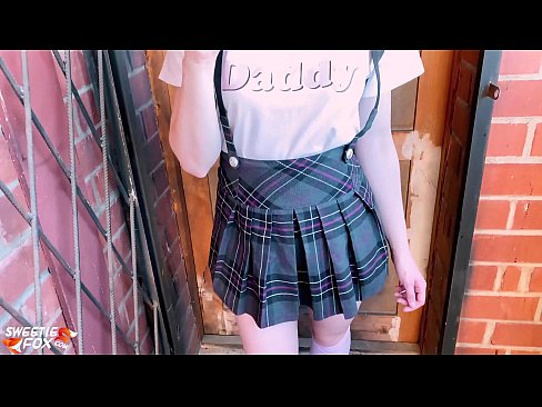 ❤️ Schoolgirl sucks a Dick go domhain agus fucks ionad ranganna. ☑ Porn linn ❤