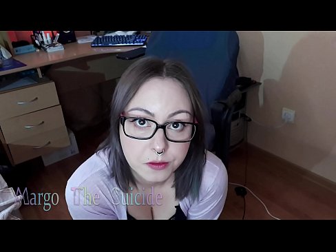 ❤️ Suíonn Cailín Sexy le Gloiní Dildo go domhain ar an gCeamara ☑ Porn linn ❤